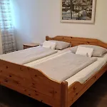Hirsch Abtsroda 3*